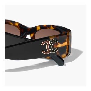 Preloved CHANEL Brown Rectangle Tortoiseshell Sunglasses